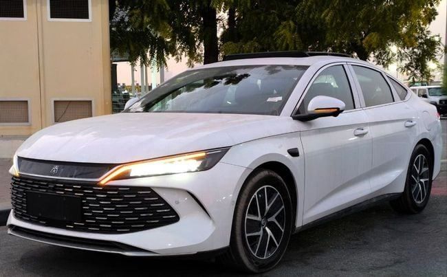 جديدة BYD Qin DM-i ثالثاً, 1.5 l, 2025 في في دبي من SPORT AUTO FZE، اللون أبيض. المواصفات الصينية | AUTO.AE