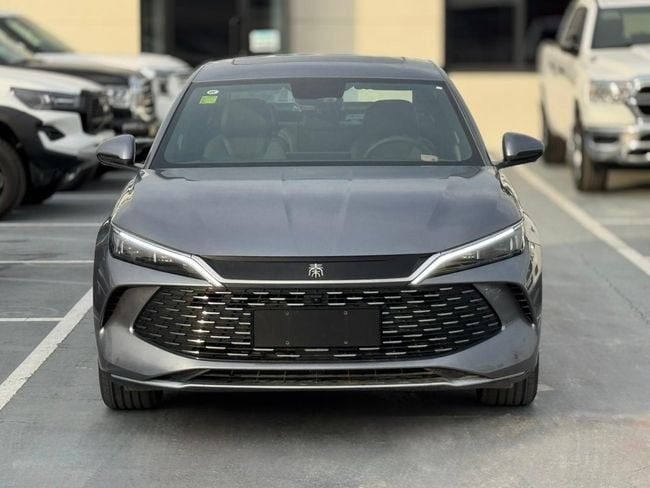 Новый BYD Qin DM-i II, 1.5 л, 2025 в Дубае от ZEESHAN MOTORS FZCO Серый цвет. Китайская | AUTO.AE