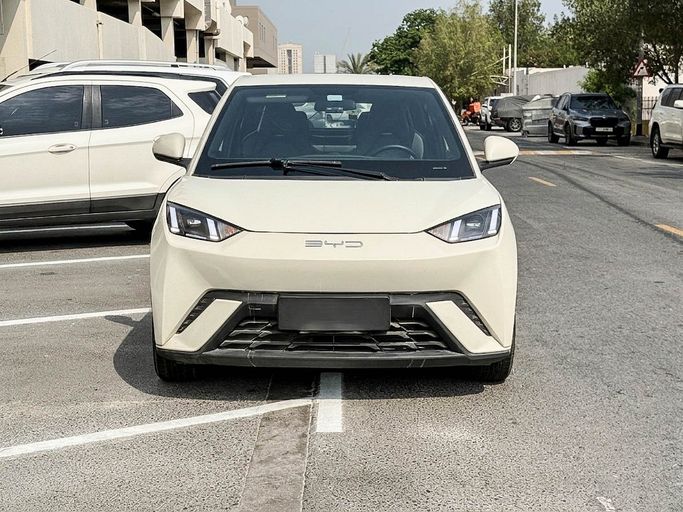 Подержанный BYD Seagull (Libird 2) I, 2024 в Дубае от AK motors Белый цвет. Китайская | AUTO.AE | Объявление #267772