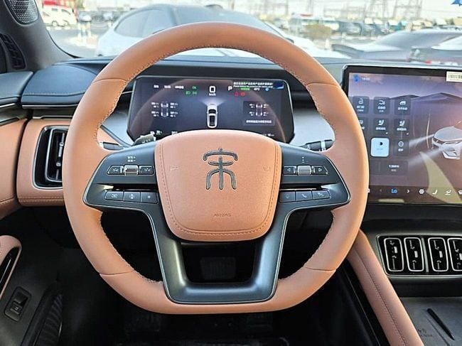 Новый BYD Song L, 2025 в Дубае от Soltan Auto Черный цвет. Китайская | AUTO.AE