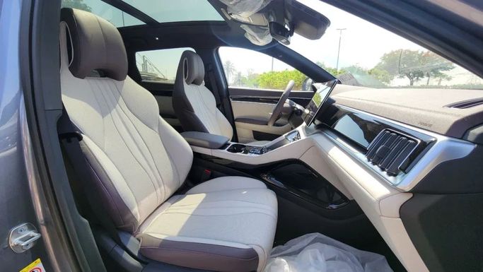 Новый BYD Song Plus I Рестайлинг, 2025 в Дубае от Alwan Global Cars Серый цвет. Other | AUTO.AE