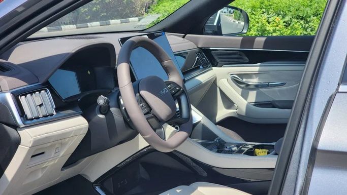 Новый BYD Song Plus I Рестайлинг, 2025 в Дубае от Alwan Global Cars Серый цвет. Other | AUTO.AE