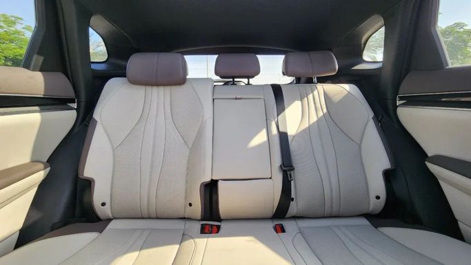 Новый BYD Song Plus I Рестайлинг, 2024 в Дубае от Alwan Global Cars Белый цвет. Other | AUTO.AE