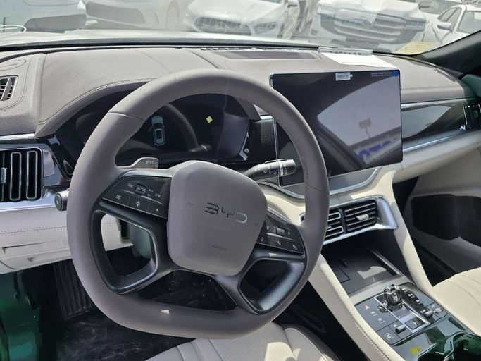 Новый BYD Song Plus I Рестайлинг, 2025 в Дубае от Mohamed Hakim Motors Бронзовый цвет. GCC | AUTO.AE