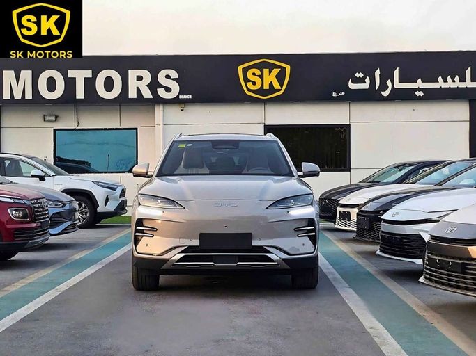 Новый BYD Song Plus I Рестайлинг, 2025 в Дубае от SK Motors Бежевый цвет. Китайская | AUTO.AE