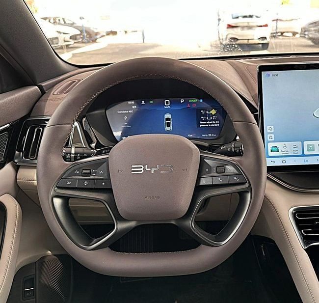 Подержанный BYD Song Plus I Рестайлинг, 2025 в Дубае от Soltan Auto Серый цвет. Китайская | AUTO.AE