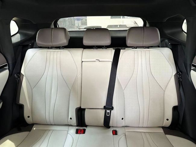 Подержанный BYD Song Plus I Рестайлинг, 2025 в Дубае от Soltan Auto Серый цвет. Китайская | AUTO.AE