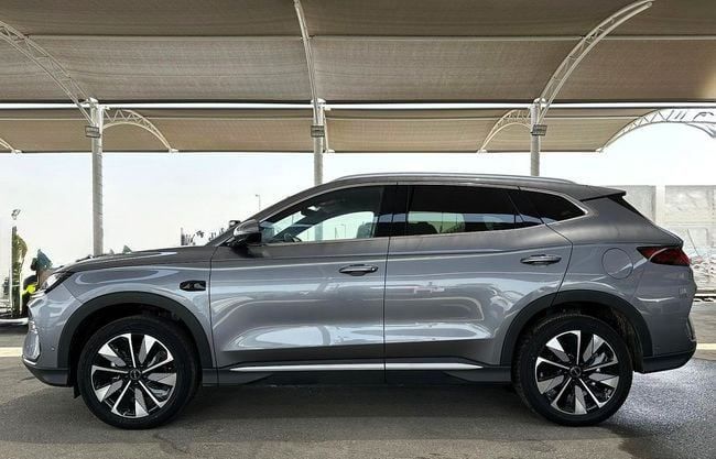 Подержанный BYD Song Plus I Рестайлинг, 2025 в Дубае от Soltan Auto Серый цвет. Китайская | AUTO.AE