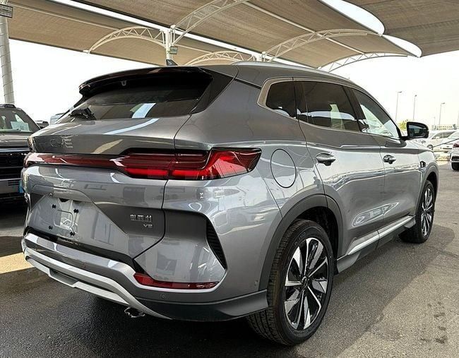 Подержанный BYD Song Plus I Рестайлинг, 2025 в Дубае от Soltan Auto Серый цвет. Китайская | AUTO.AE