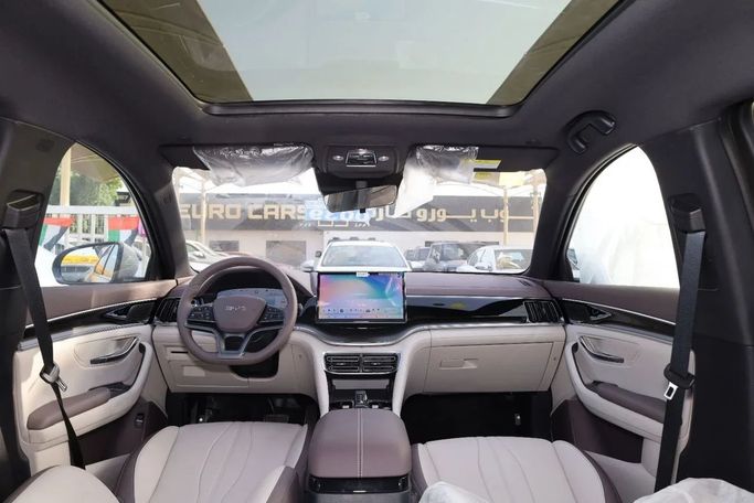 Новый BYD Song Plus I Рестайлинг, 1.5 л, 2024 в Дубае от Top Euro Cars Бежевый цвет.  | AUTO.AE