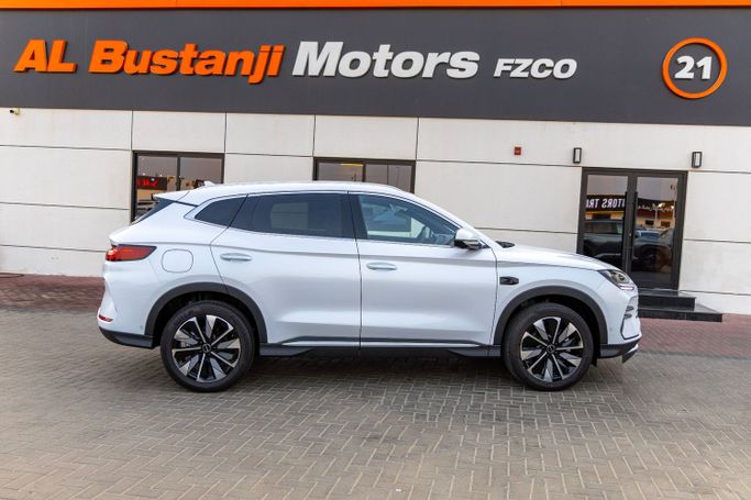 New BYD Song Plus I Facelift, 1.5 l, 2025 in Dubai by Albustanji Motors FZCO, White color. Chinese Specs | AUTO.AE