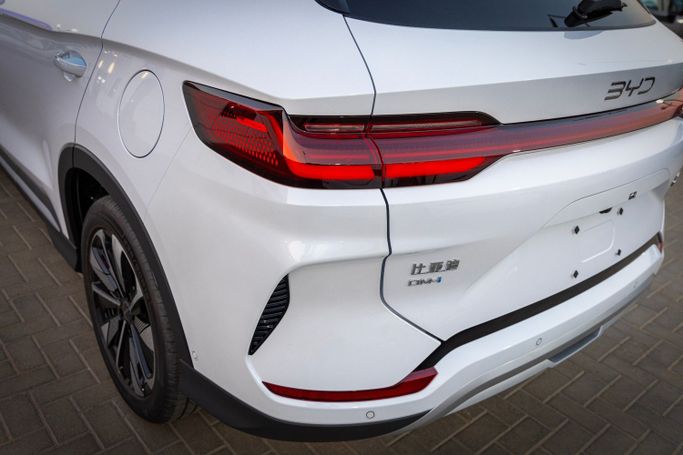 New BYD Song Plus I Facelift, 1.5 l, 2025 in Dubai by Albustanji Motors FZCO, White color. Chinese Specs | AUTO.AE