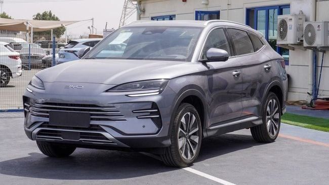 Новый BYD Song Plus I Рестайлинг, 1.5 л, 2025 в Дубае от Pillar Motors Серый цвет. Китайская | AUTO.AE