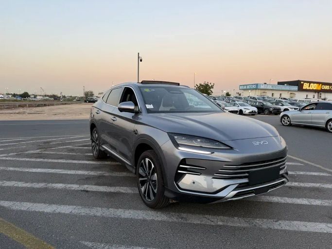 Новый BYD Song Plus I Рестайлинг, 1.5 л, 2025 в Дубае от SKY ZONE MOTORS Серый цвет. Китайская | AUTO.AE