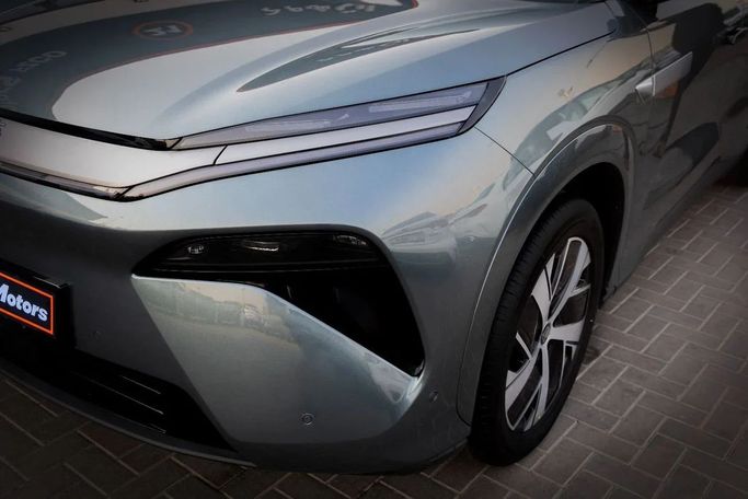 New BYD Tang L, 2025 in Dubai by Albustanji Motors FZCO, Green color.  | AUTO.AE