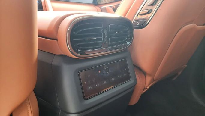 New BYD Yangwang U8, 2.0 l, 2025 in Dubai by Alwan Global Cars, Green color. Other | AUTO.AE
