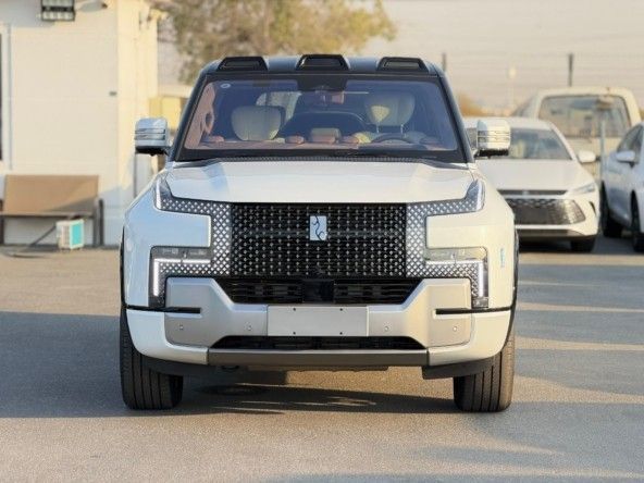 Новый BYD Yangwang U8, 2.0 л, 2025 в Дубае от Titanum Cars Белый цвет. Other | AUTO.AE
