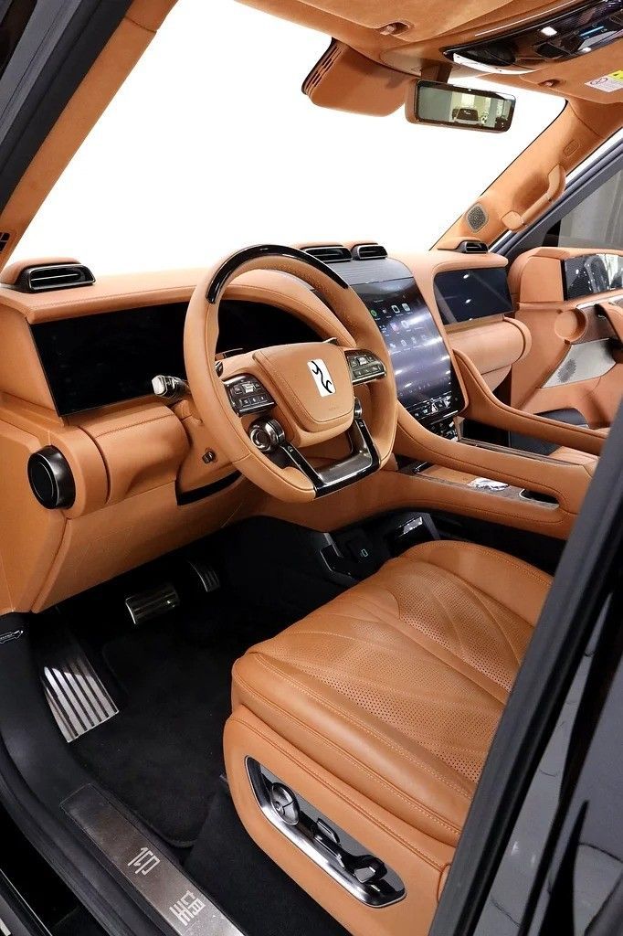 Подержанный BYD Yangwang U8, 2.0 л, 2024 в Дубае от Al Faris Motors Черный цвет. Other | AUTO.AE