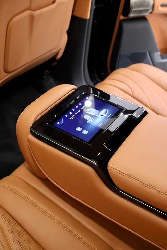 Подержанный BYD Yangwang U8, 2.0 л, 2024 в Дубае от Al Faris Motors Черный цвет. Other | AUTO.AE