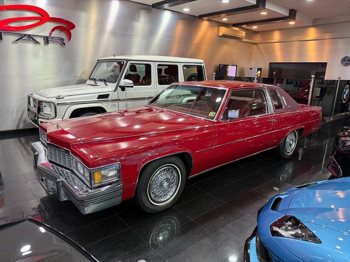 مستعملة Cadillac DeVille V, 4.1 l, 1977 في في الإمارات, دبي من STAR COLLECTION LLC، اللون أحمر. المواصفات الأمريكية | AUTO.AE | إعلان #275772