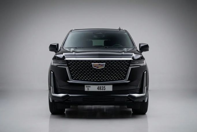 Cadillac Escalade V, 2023 رجال الأعمال دفع رباعي 5 أبواب للتأجير في في دبي من Rotana Star Rent a Car، اللون أسود | AUTO.AE