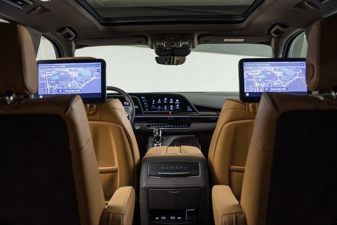 Cadillac Escalade V, 2023 внедорожник 5 дв. бизнес класса в Дубае от Uptown Rent A Car LLC черный цвет | AUTO.AE