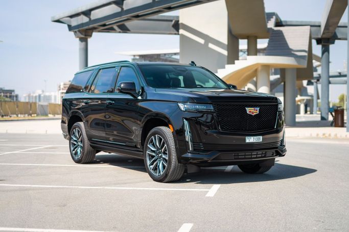 Cadillac Escalade V, 2023 رجال الأعمال دفع رباعي 5 أبواب للتأجير في في دبي من Car Lux 365 Car Rental، اللون أسود | AUTO.AE
