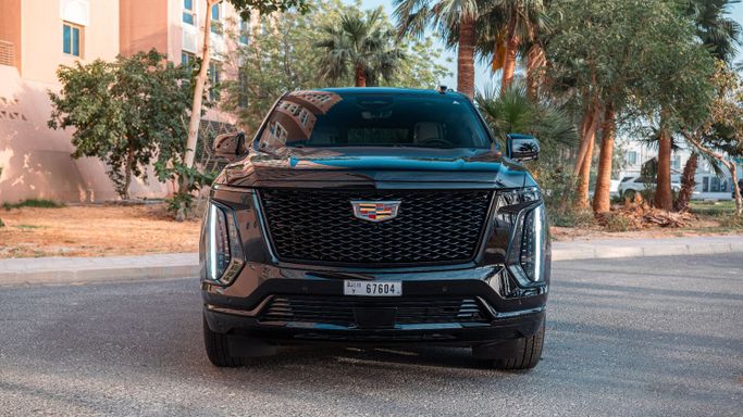 Cadillac Escalade 600 فيس ليفت V, 2025 رجال الأعمال دفع رباعي 5 أبواب للتأجير في في دبي من Car Lux 365 Car Rental، اللون أسود | AUTO.AE