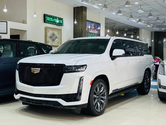 Подержанный Cadillac Escalade ESV V Рестайлинг, 6.2 л, 2024 в Дубае от Philippine Used Cars Showroom Белый цвет. GCC | AUTO.AE