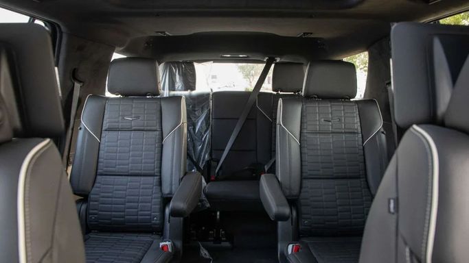 Новый Cadillac Escalade ESV V Рестайлинг, 6.2 л, 2025 в Дубае от Dresden Motors Черный цвет. GCC | AUTO.AE