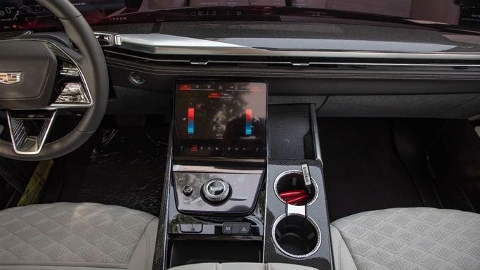 Новый Cadillac Escalade ESV V Рестайлинг, 6.2 л, 2025 в Дубае от Dresden Motors Черный цвет. GCC | AUTO.AE