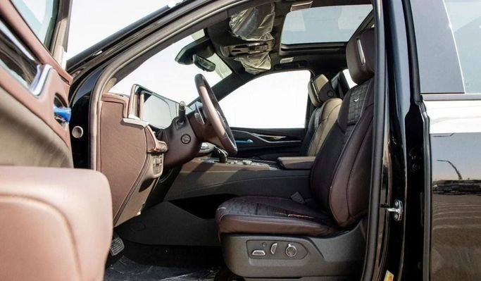 Новый Cadillac Escalade 600 V Рестайлинг, 6.2 л, 2024 в Дубае от Dresden Motors Черный цвет. GCC | AUTO.AE