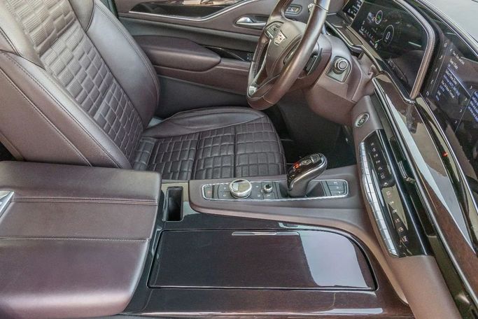 Подержанный Cadillac Escalade V, 6.2 л, 2022 в Дубае от Laith Alobaidi Motors Черный цвет. GCC | AUTO.AE