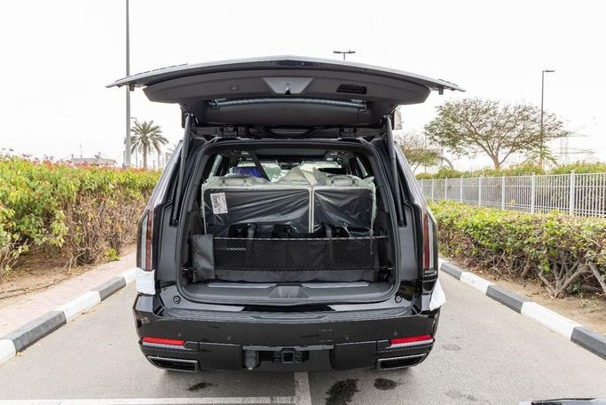 Новый Cadillac Escalade 600 V Рестайлинг, 6.2 л, 2025 в Дубае от Laith Alobaidi Motors Черный цвет. GCC | AUTO.AE