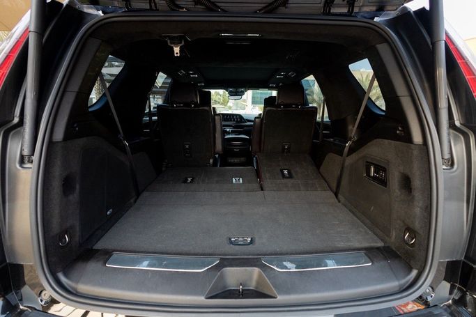 Used Cadillac Escalade V, 6.2 l, 2021 in Dubai by Linda Cars, Black color. GCC Specs | AUTO.AE