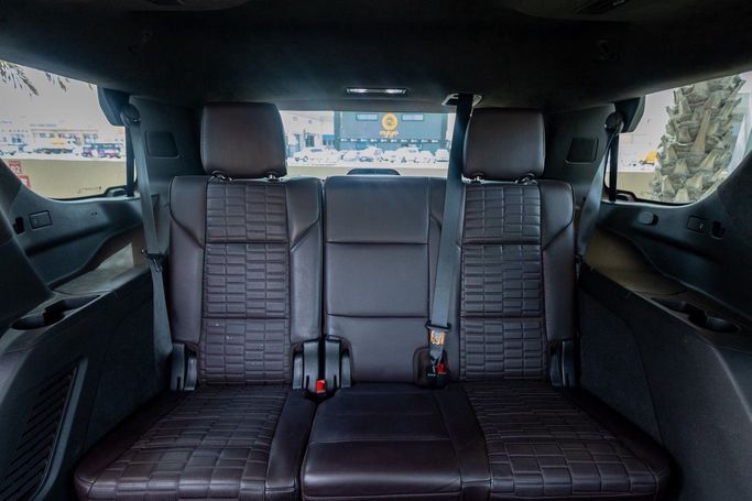 Used Cadillac Escalade V, 6.2 l, 2021 in Dubai by Linda Cars, White color. GCC Specs | AUTO.AE