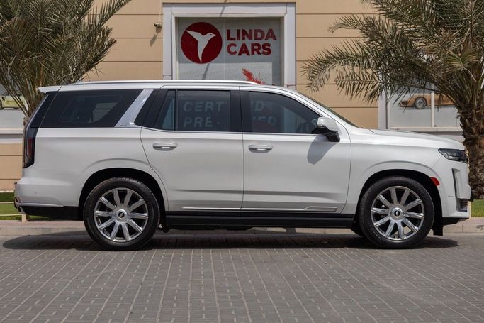 Used Cadillac Escalade V, 6.2 l, 2021 in Dubai by Linda Cars, White color. GCC Specs | AUTO.AE