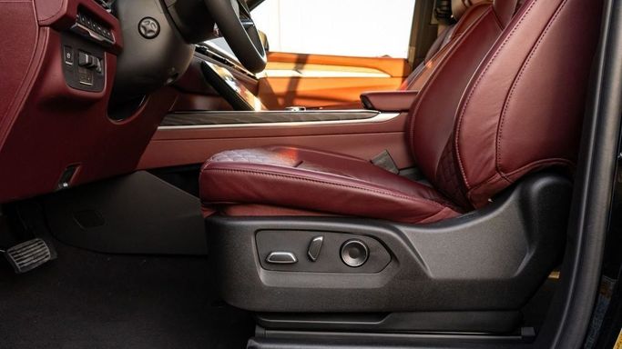 Новый Cadillac Escalade ESV V Рестайлинг, 6.2 л, 2025 в Дубае от Altass Motors Черный цвет. Other | AUTO.AE