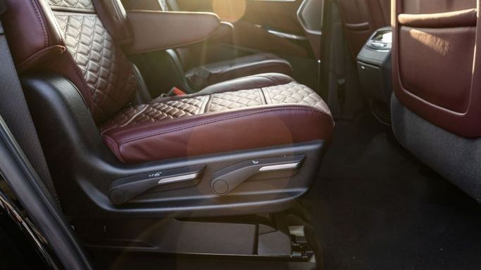 Новый Cadillac Escalade ESV V Рестайлинг, 6.2 л, 2025 в Дубае от Altass Motors Черный цвет. Other | AUTO.AE