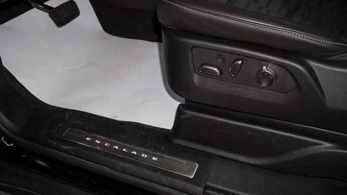 New Cadillac Escalade 600 V Facelift, 6.2 l, 2024 in Dubai by Najem Motors, Black color. GCC Specs | AUTO.AE