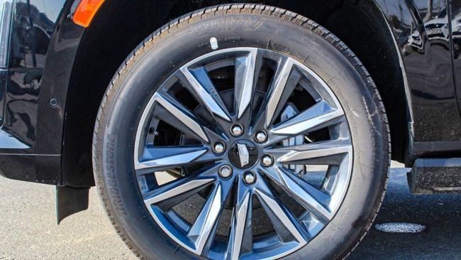 Новый Cadillac Escalade V, 6.2 л, 2022 в Дубае от Falcons GT Motors FZCO Черный цвет. GCC | AUTO.AE