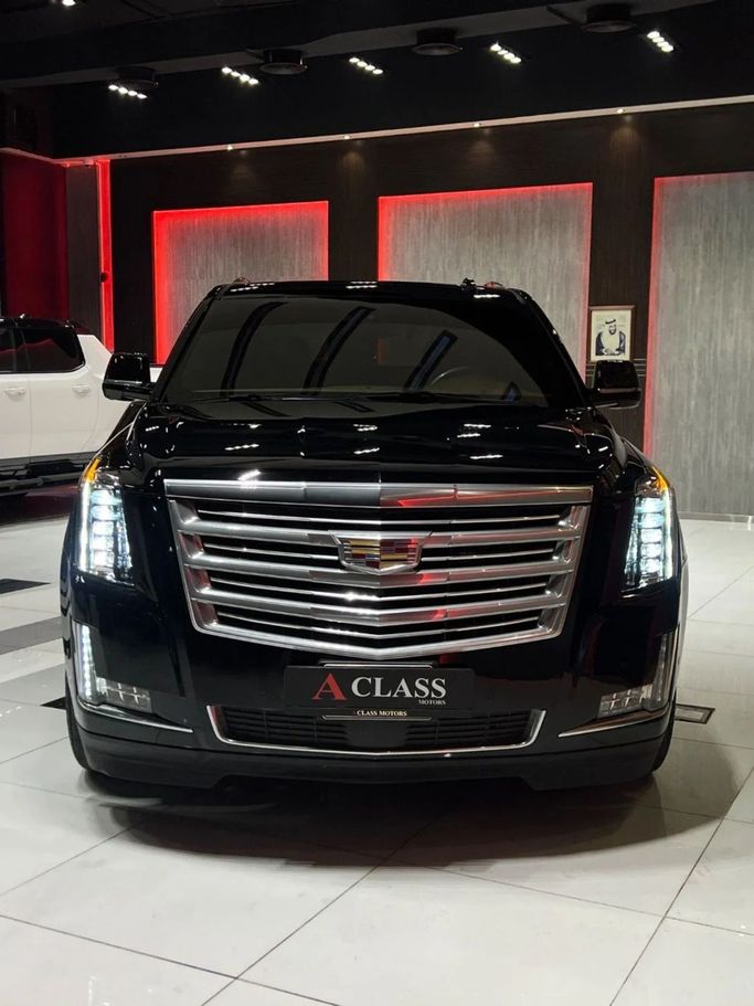 Подержанный Cadillac Escalade V, 6.2 л, 2020 в Дубае от A Class Motors Черный цвет.  | AUTO.AE