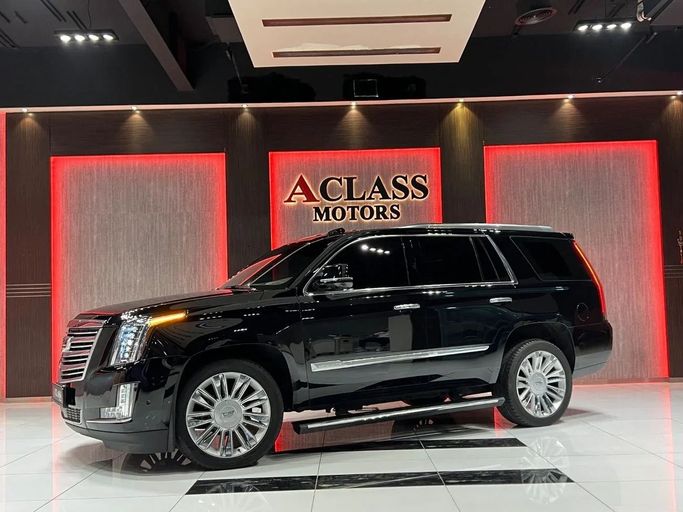 Подержанный Cadillac Escalade V, 6.2 л, 2020 в Дубае от A Class Motors Черный цвет.  | AUTO.AE