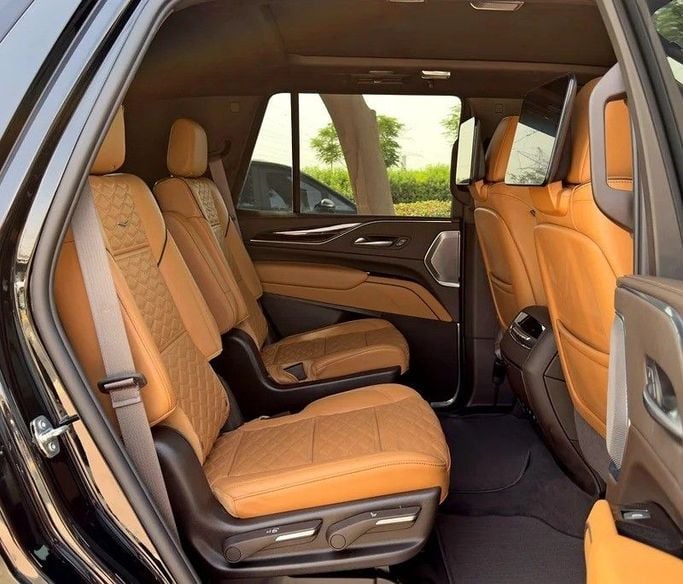 Used Cadillac Escalade ESV V, 6.2 l, 2023 in Dubai by Q Motors, Black color. GCC Specs | AUTO.AE