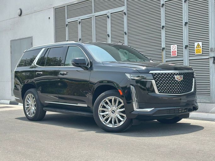 Подержанный Cadillac Escalade V, 6.2 л, 2023 в Дубае от Express Motors Черный цвет. Американская | AUTO.AE