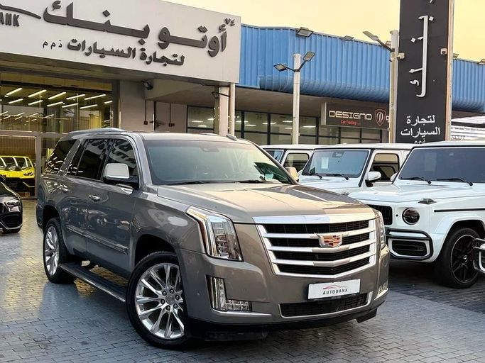 Подержанный Cadillac Escalade IV, 6.2 л, 2017 в Дубае от Auto Bank Motors Серый цвет. GCC | AUTO.AE
