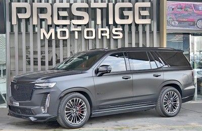 Подержанный Cadillac Escalade V, 6.2 л, 2023 в Дубае от Prestige motors Серый цвет. GCC | AUTO.AE