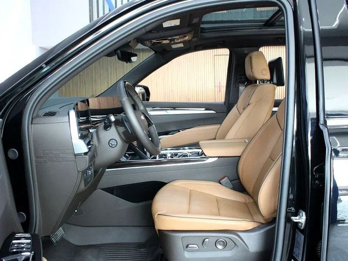 Подержанный Cadillac Escalade ESV V Рестайлинг, 6.2 л, 2025 в Дубае от Hot Wheel Used Motors Черный цвет. Other | AUTO.AE