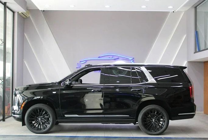 Подержанный Cadillac Escalade ESV V Рестайлинг, 6.2 л, 2025 в Дубае от Hot Wheel Used Motors Черный цвет. Other | AUTO.AE