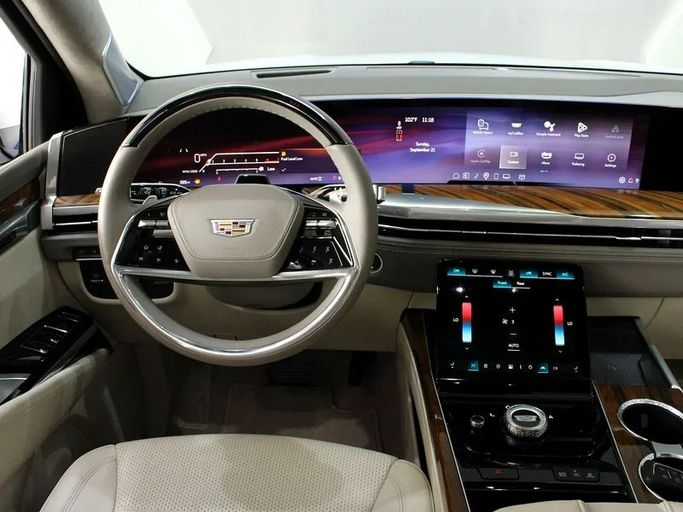 Новый Cadillac Escalade ESV V Рестайлинг, 6.2 л, 2025 в Дубае от Hot Wheel Used Motors Белый цвет. Other | AUTO.AE